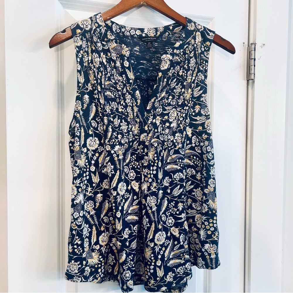 Lucky Brand Size S, Navy, Gold and White Floral Blouse